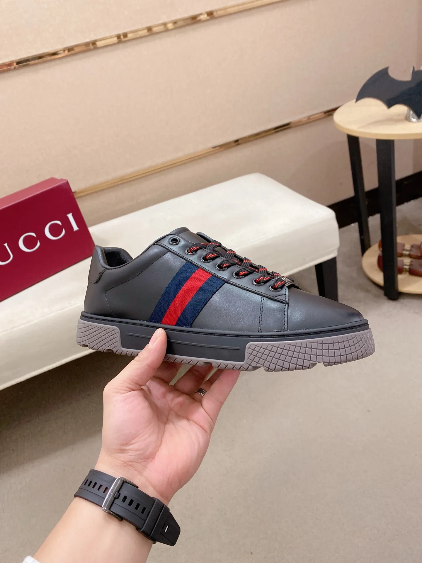 Factory price 442💰New GUCCI (Gucci) counters are available simultaneously, new men's shoes, 😘fabrics are selected imported cowhide, lining: sheepskin lining. 👍🏿 High-end ☄️ air-cushion molded anti-slip rubber outsole, exquisite lines, simple and elegant, comfortable and high-end for leisure travel. Code number: 39 to 44 (45 can be customized and cannot be returned or exchanged)